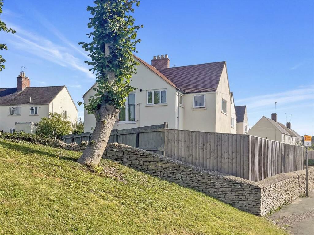 1 bed flat for sale in Bridge Road, Cirencester GL7, £115,000 Zoopla