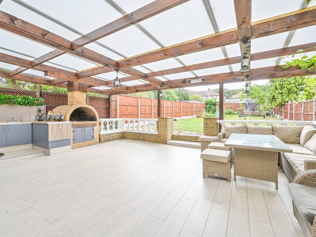 3 bed semidetached house for sale in Hale End Road, Highams Park