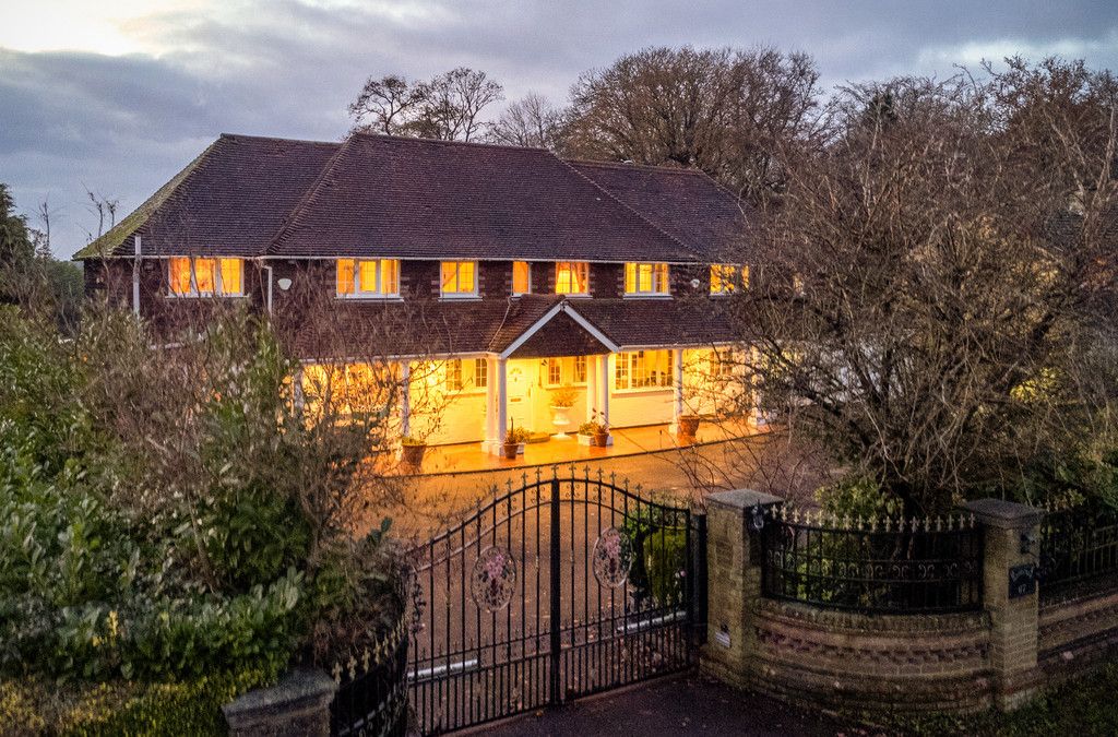 6 bed detached house for sale in Camp Road, Gerrards Cross SL9, £