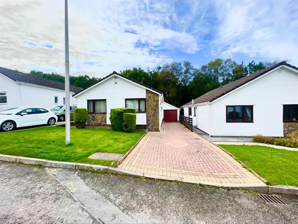 3 bed detached bungalow for sale in Hendre Park, Llangennech, Llanelli