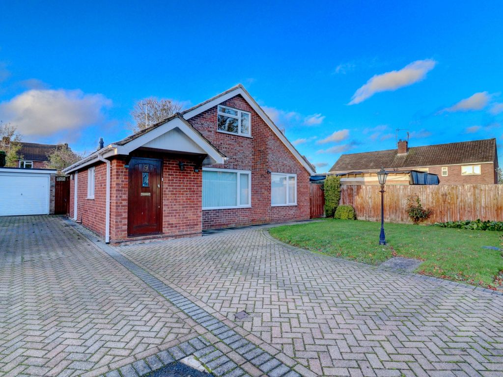 4 bed bungalow for sale in Allen Drive, Walters Ash, High