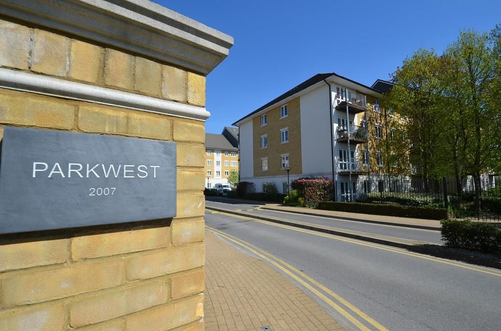 1 bed flat to rent in Arlington House, Park Lodge Avenue, West Drayton
