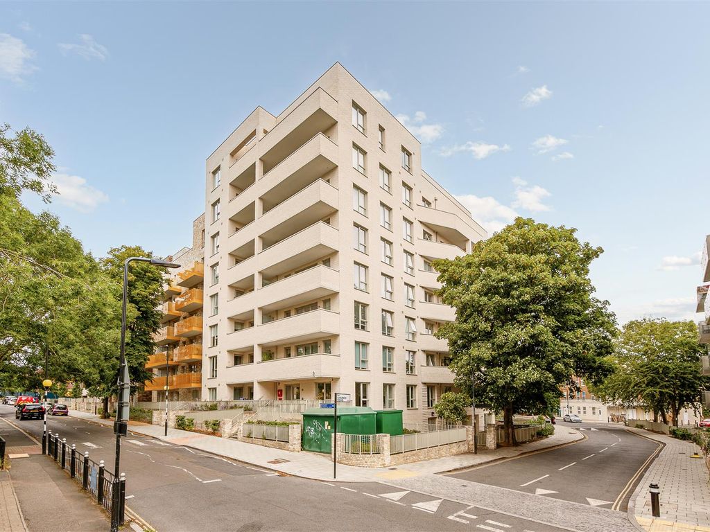 1 bed flat for sale in Wiltshire House, Avenue Road, Acton W3, £435,000
