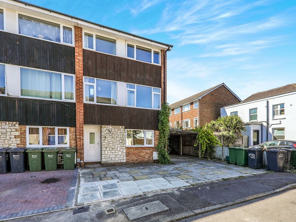 Room to rent in Queens Drive, Guildford GU2, £600 pcm Zoopla