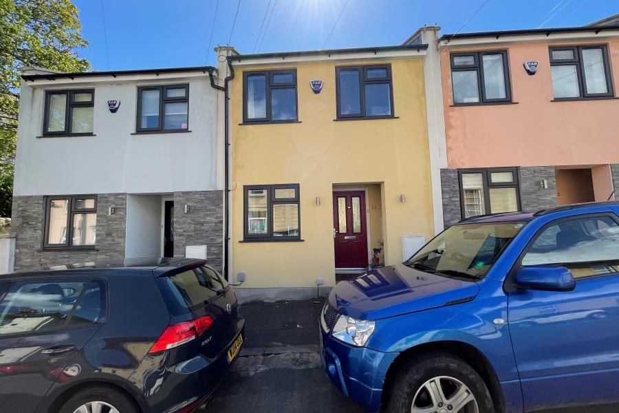 2 bed property to rent in Sydenham Road, Cotham, Bristol BS6, £1,400