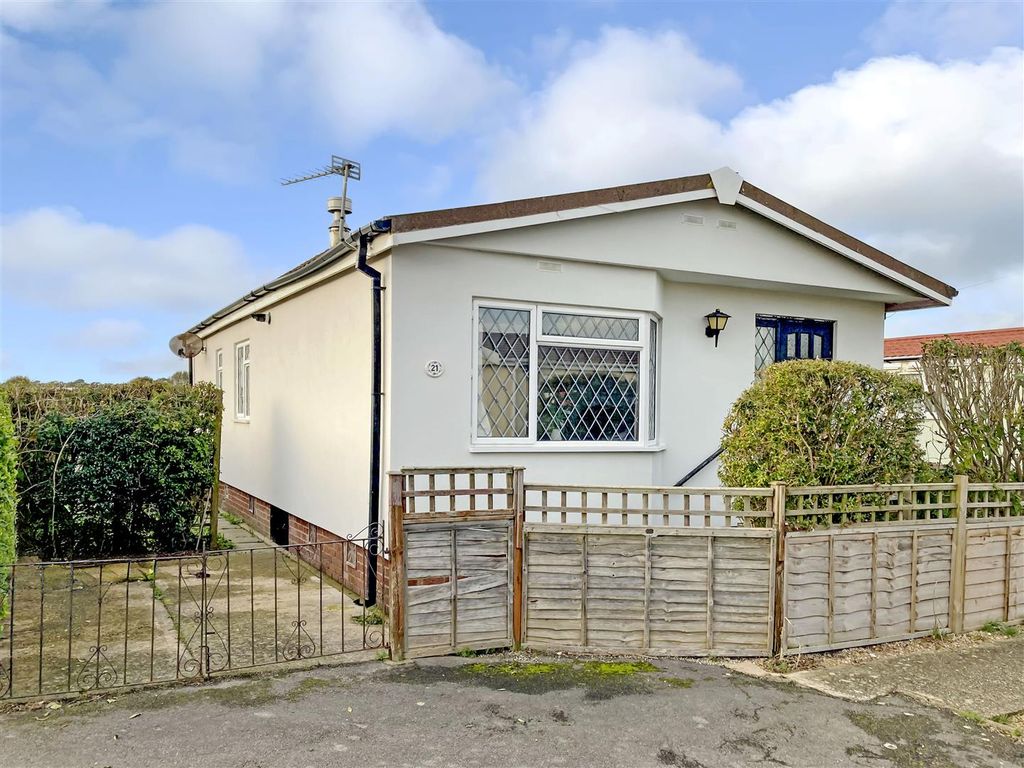 2 bed mobile/park home for sale in Maypole Lane, Yapton, Arundel BN18