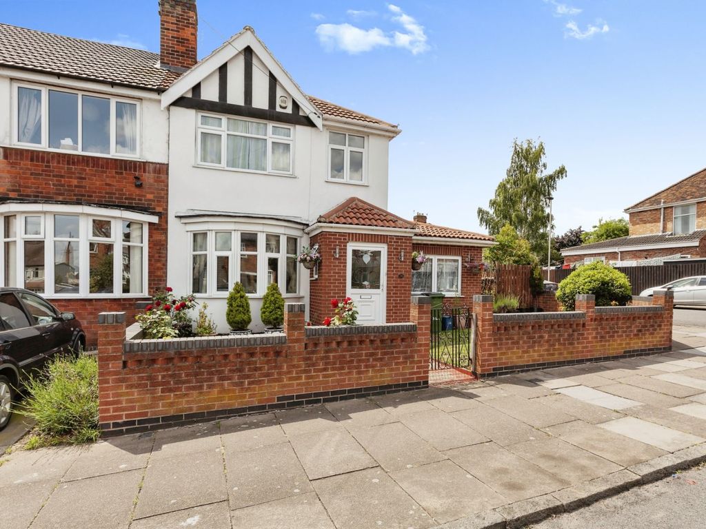 4 bed end terrace house for sale in Burnaston Road, Aylestone