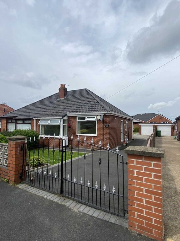 3 bed bungalow for sale in Mayfair Drive, Royton OL2 Zoopla