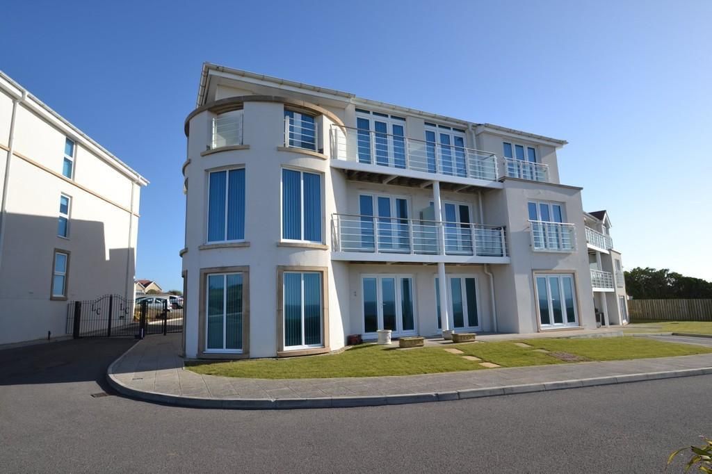 2 bed flat for sale in Locks Lodge, Locks Common Road, Porthcawl CF36