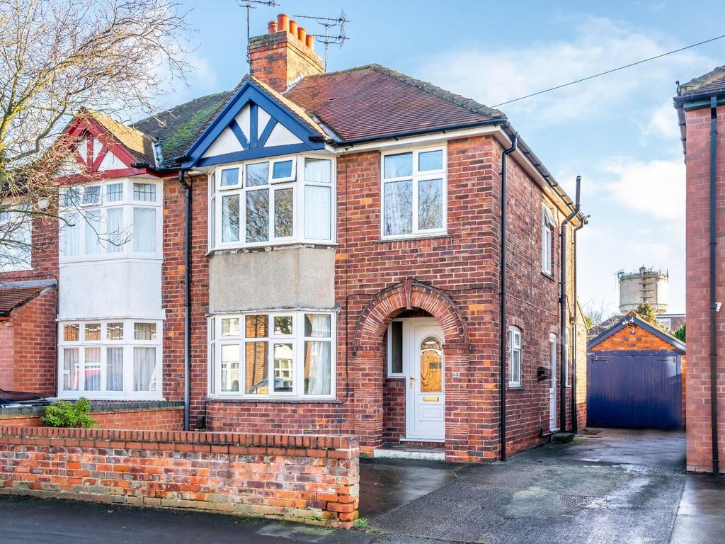 3 bed semidetached house for sale in Malvern Avenue, York YO26 Zoopla