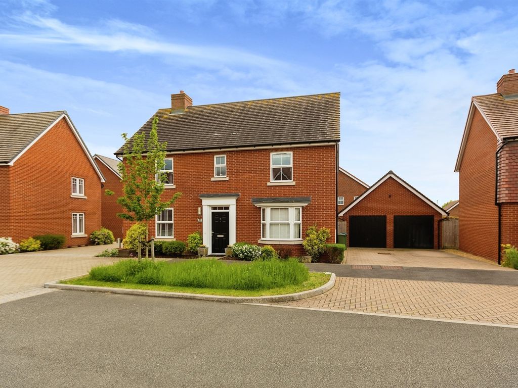 4 bed detached house for sale in Marston Gate, Broughton, Aylesbury