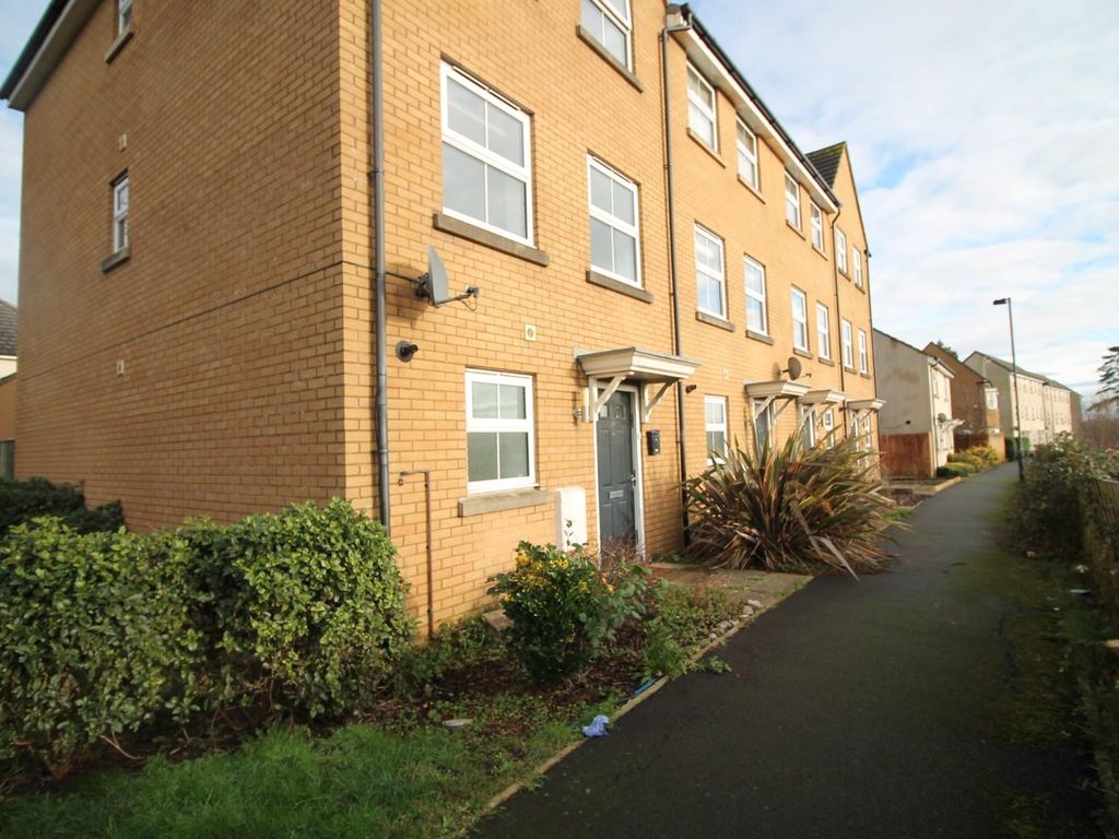 3 bed property to rent in Broad Croft, Patchway, Bristol BS34, £1,700