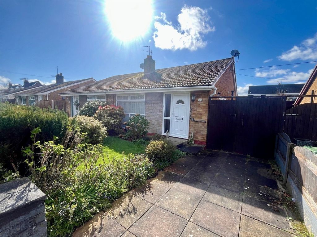 2 bed semidetached bungalow for sale in Park Lane, Maghull, Liverpool
