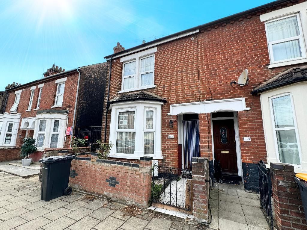 3 bed end terrace house for sale in Coventry Road, Bedford MK40, £