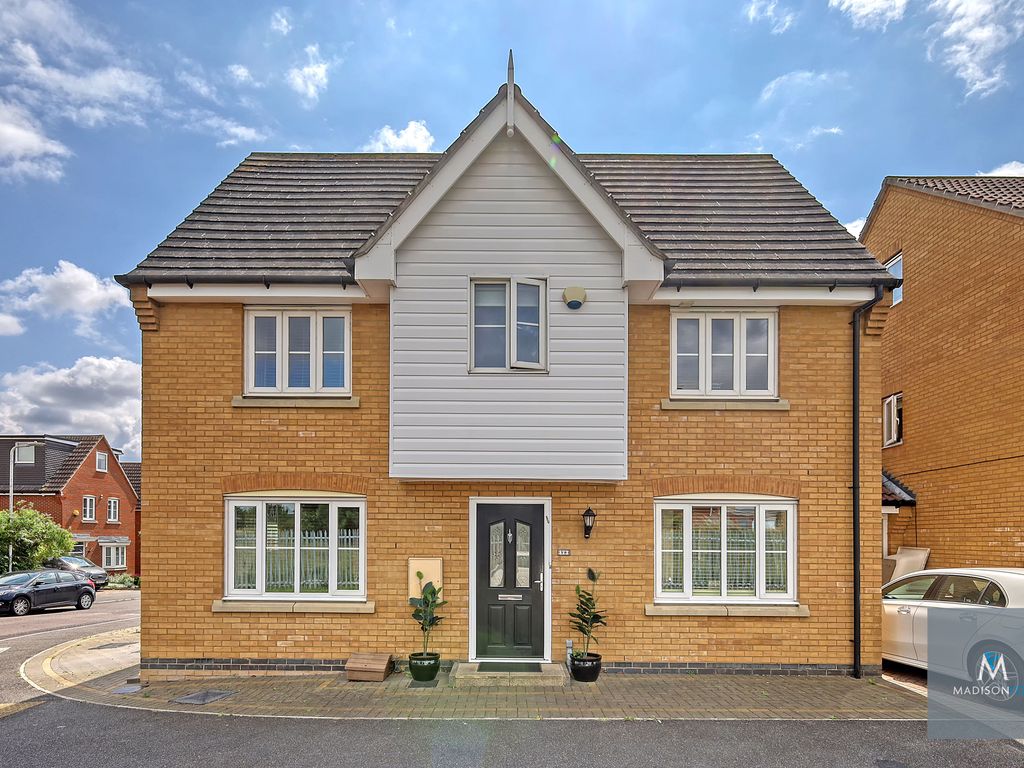 3 bed detached house for sale in Litten Close, Collier Row, Romford, Greater London RM5, £