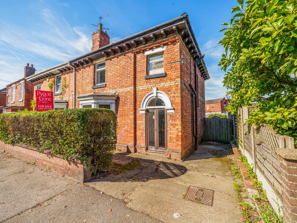 3 bed semidetached house for sale in South Park, Lincoln, Lincolnshire
