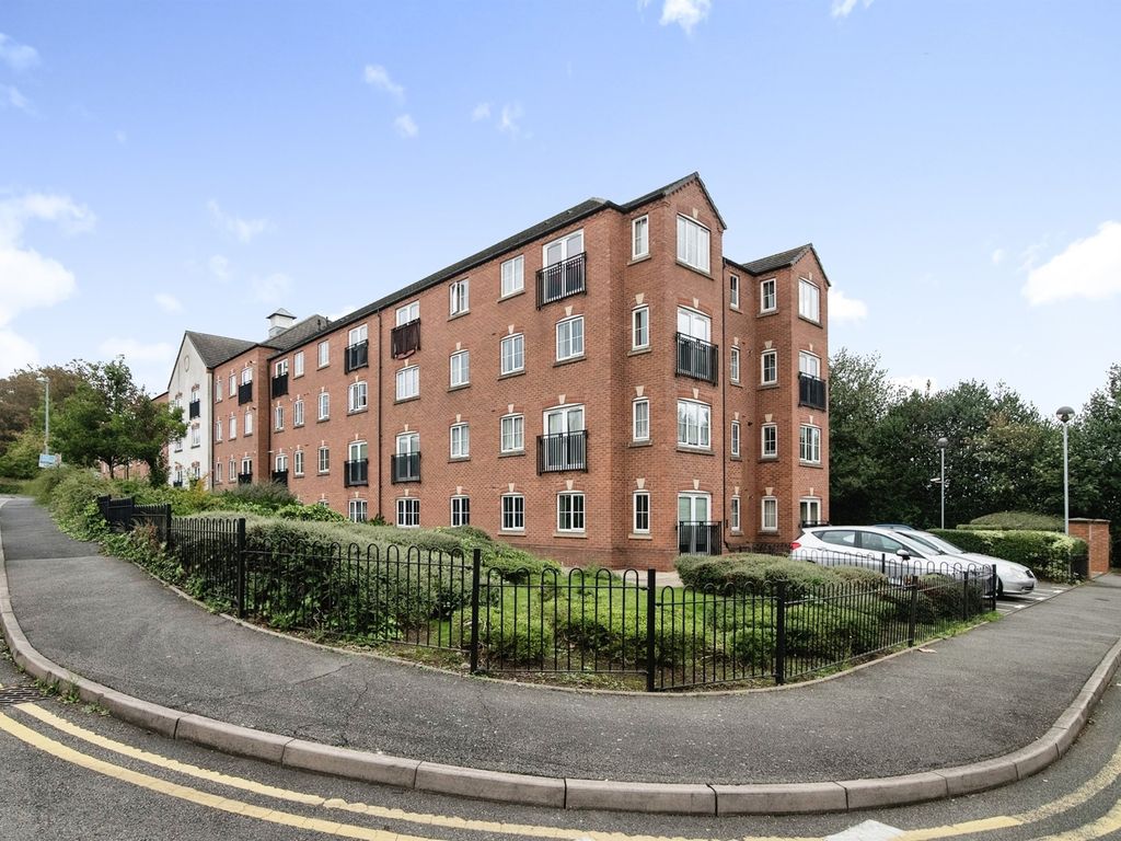 2 bed flat for sale in Harrington Croft, West Bromwich B71, £120,000