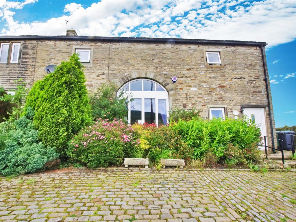 4 bed property for sale in New Hey Road, Salendine Nook, Huddersfield