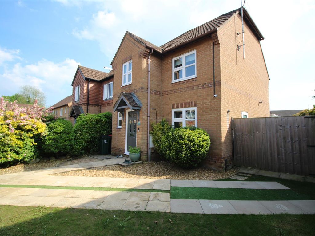3 bed detached house for sale in Marshall Road, Maidenbower, Crawley