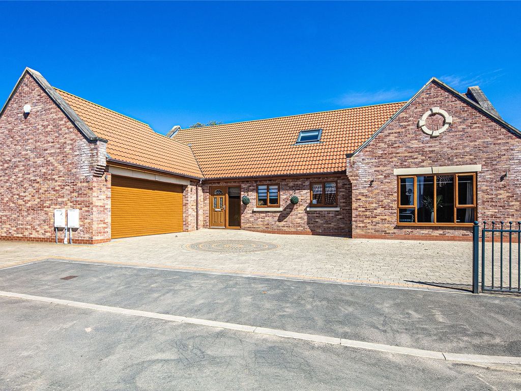 4 bed bungalow for sale in Morthen View, Wickersley, Rotherham, South