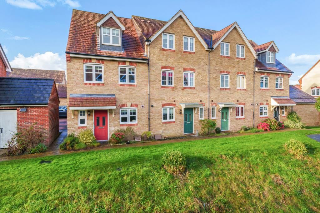 3 bed town house for sale in Bagshot, Surrey GU19, £475,000 Zoopla