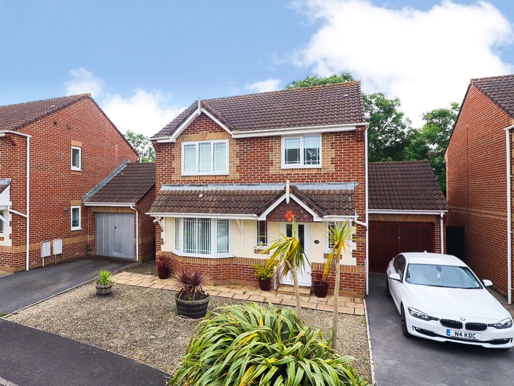 3 bed detached house for sale in Quantock Way, Bridgwater TA6, £340,000