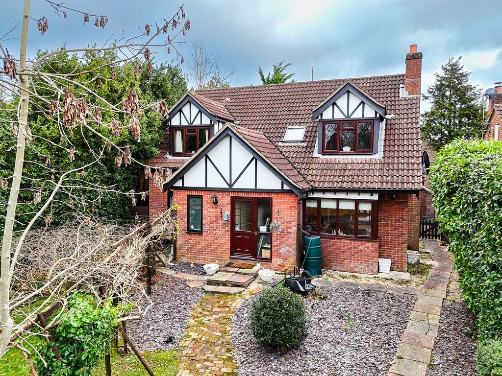 6 bed detached house for sale in Oakwood Avenue, New Milton BH25, £
