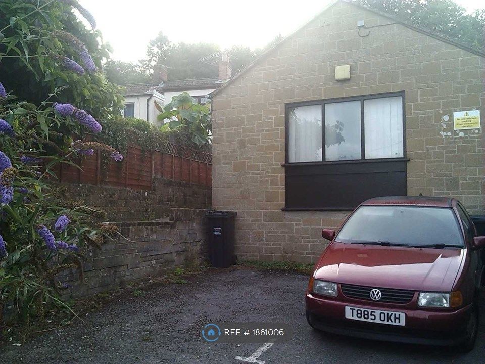 2 bed flat to rent in North Street, Crewkerne TA18, £685 pcm Zoopla