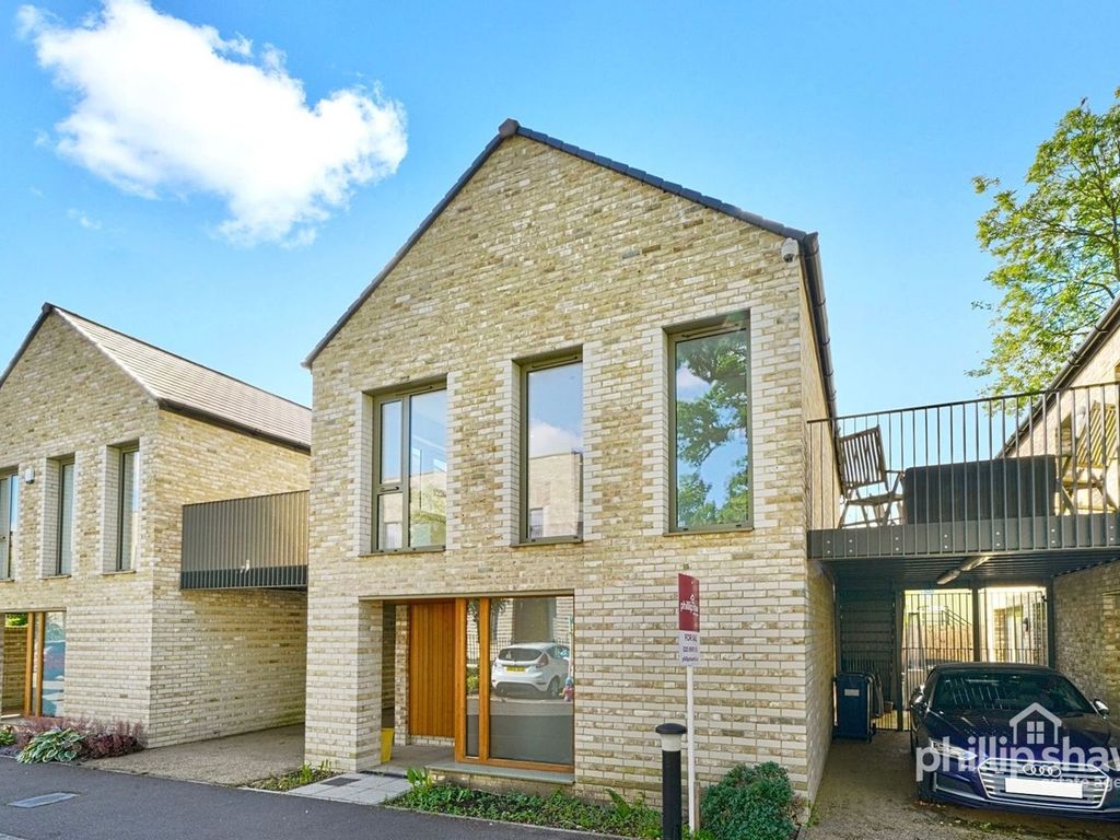 3 bed detached house for sale in Farnsworth Drive, Edgware HA8, £