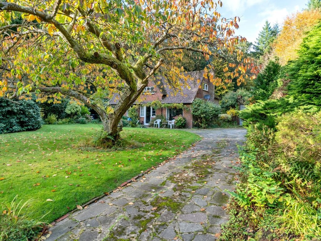 3 bed detached house for sale in Sandy Lane, Haslemere GU27, £850,000