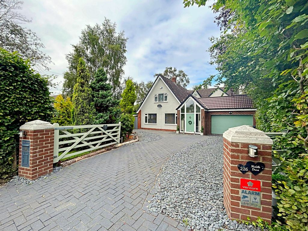 6 bed detached house for sale in Middle Drive, Ponteland, Newcastle