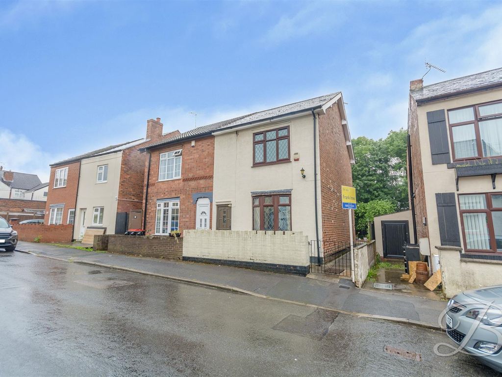 3 bed semidetached house for sale in Carnarvon Road, Huthwaite, Sutton