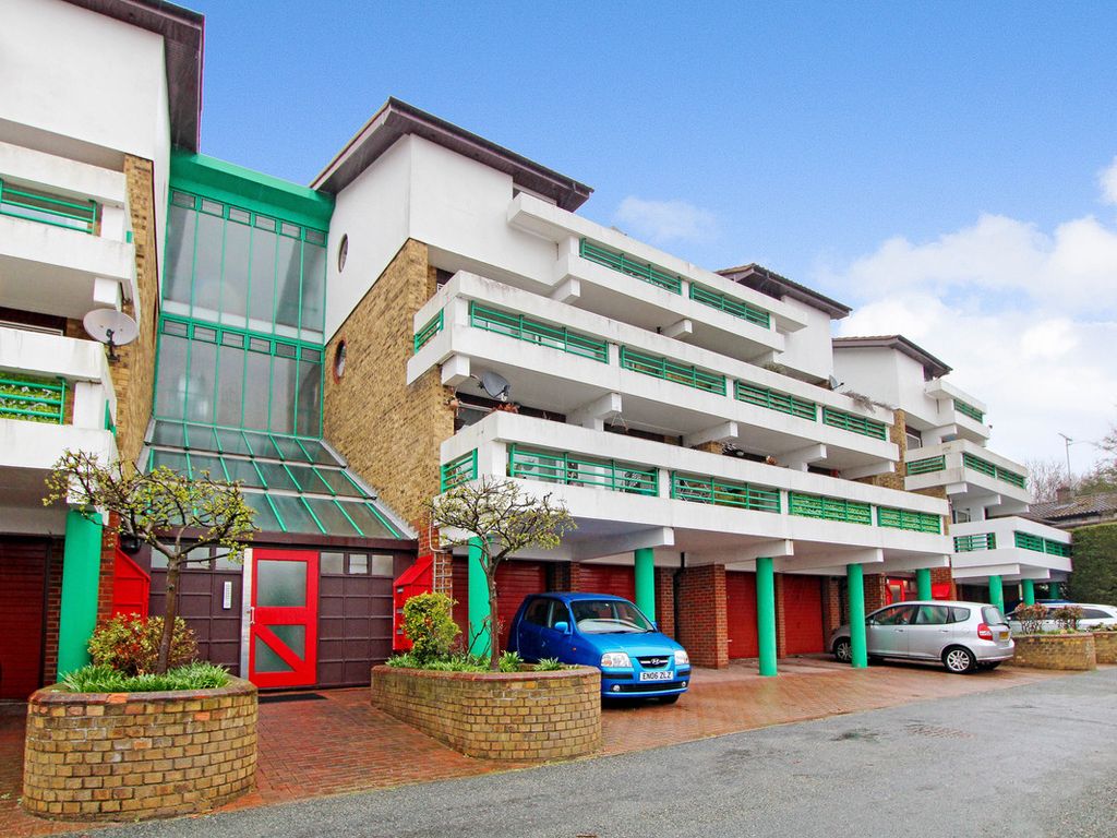 2 bed flat for sale in The Vale, Basildon SS16 Zoopla