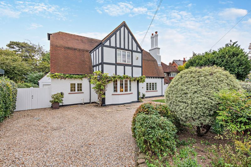4 bed detached house for sale in Avenue Road, Epsom KT18, £1,595,000