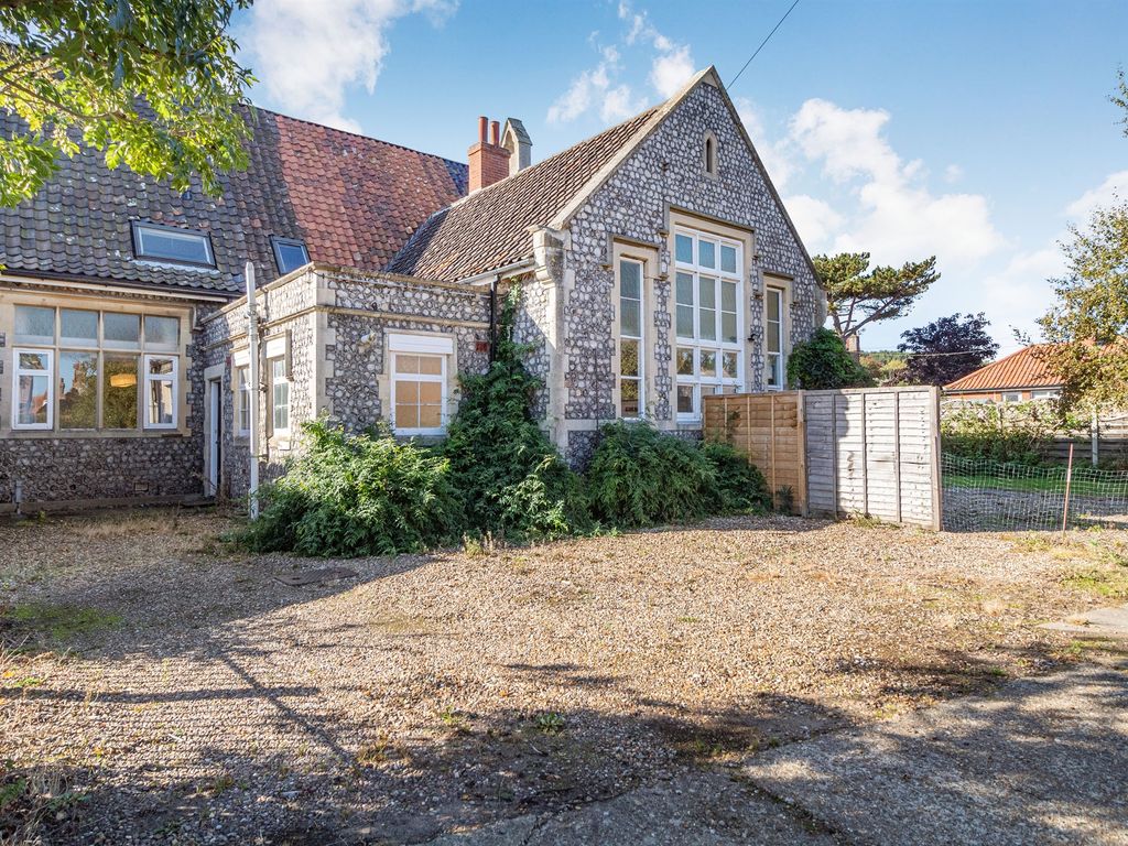 6 bed detached house for sale in Lower Common, East Runton, Cromer NR27