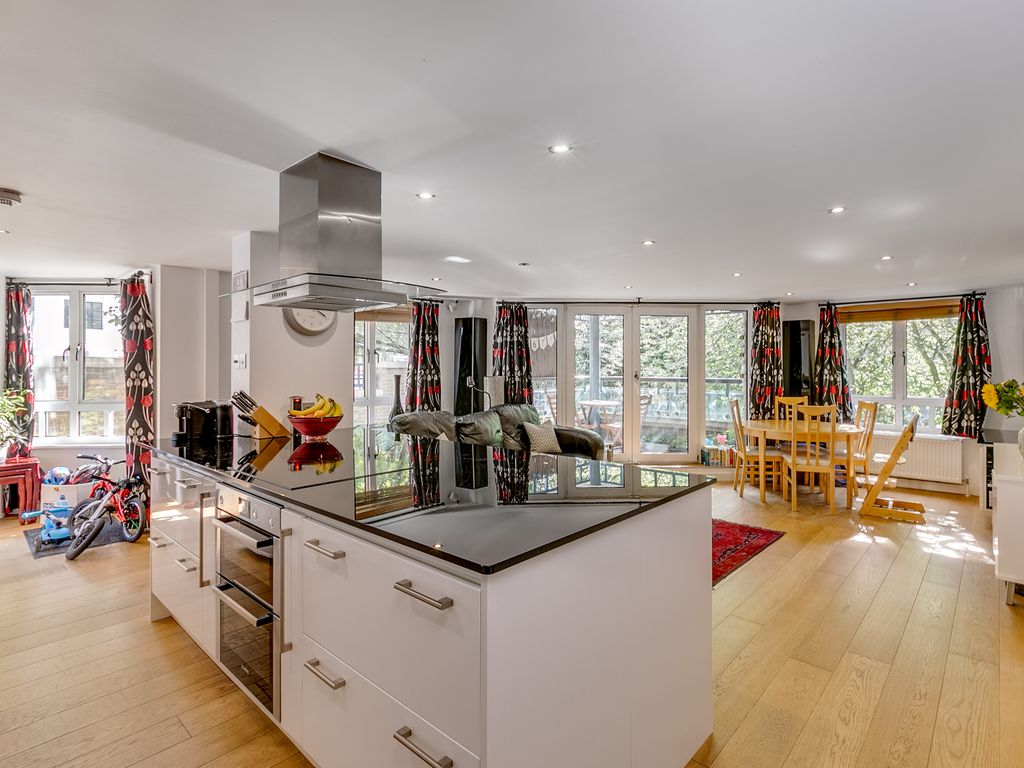 2 bed flat to rent in Carlton Gate, Admiral Walk, Maida Vale, London W9