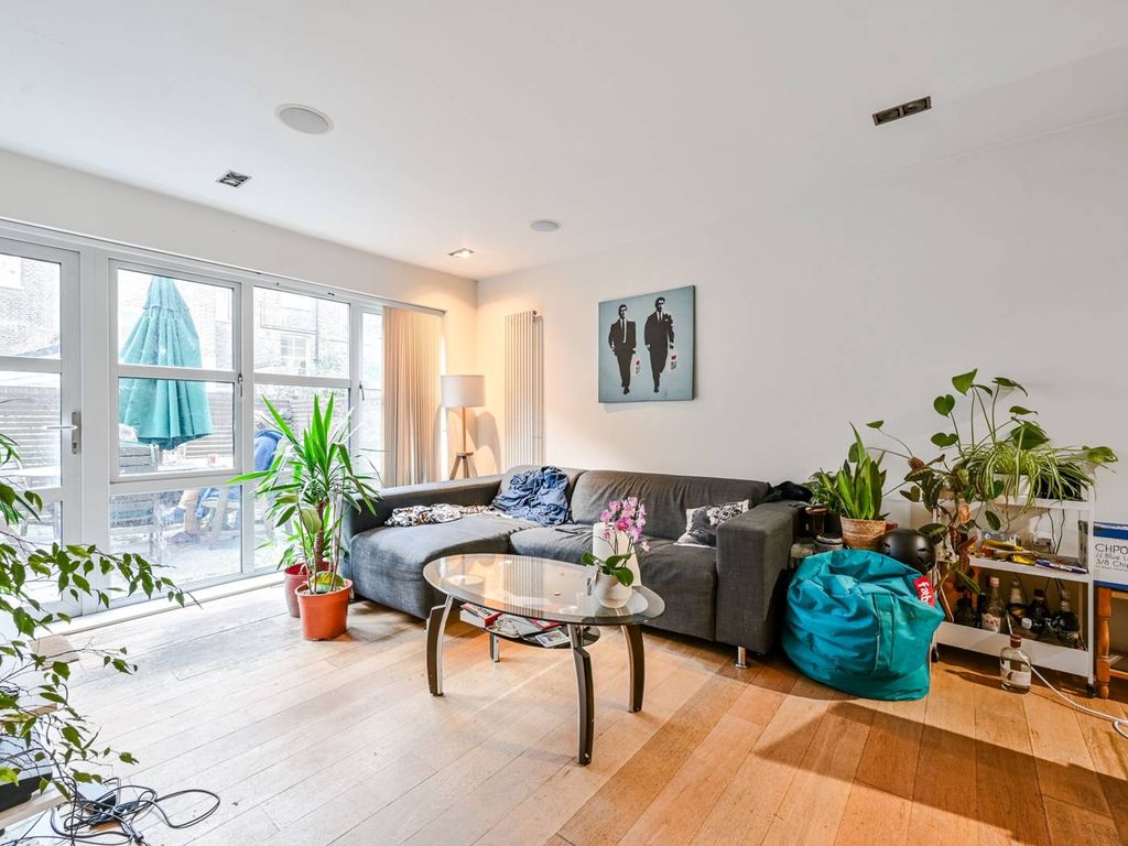 4 bed terraced house to rent in Elizabeth Mews, Shoreditch, London E2