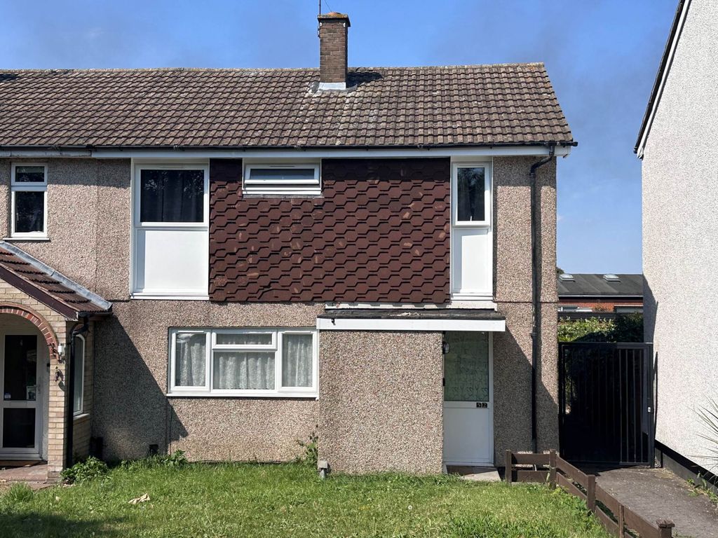 3 bed terraced house for sale in Lincoln Close, Erith DA8, £325,000