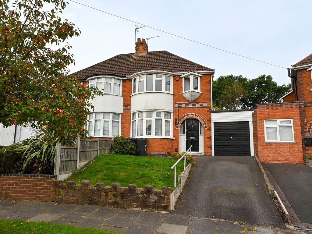 3 bed semidetached house for sale in Park View Road, Northfield