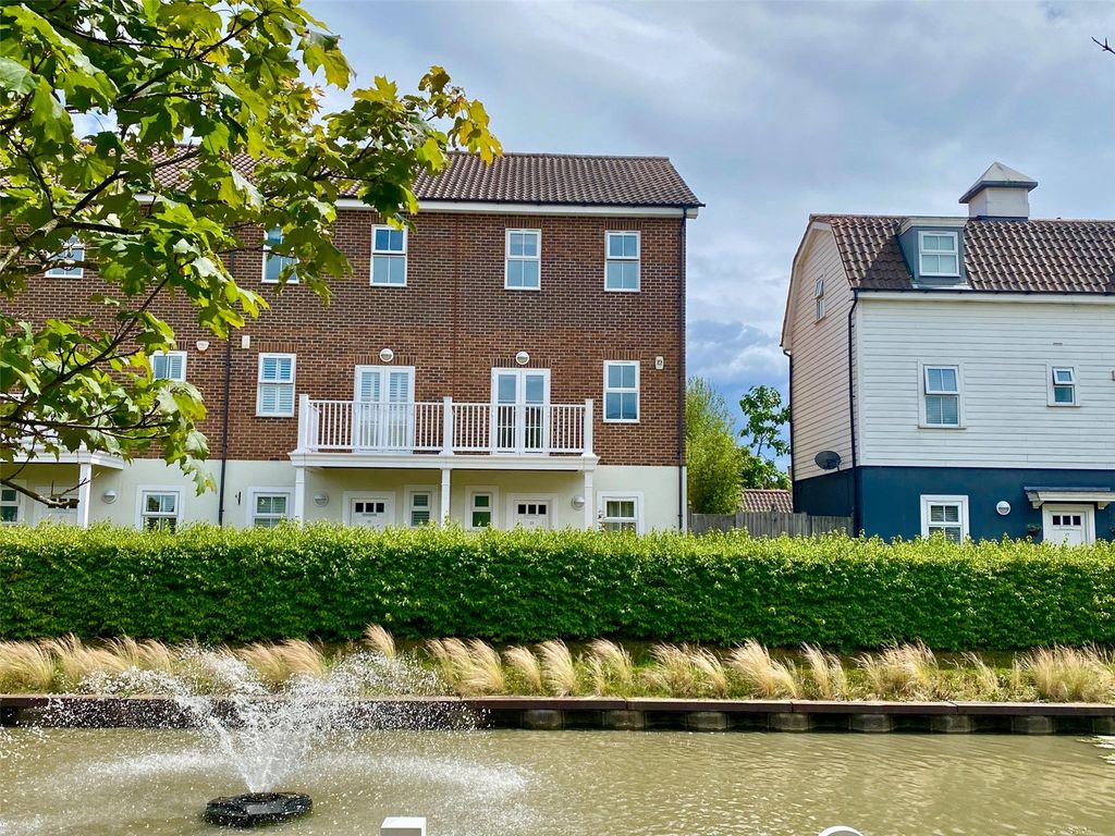 4 bed end terrace house for sale in Beaumont Drive, Worcester Park KT4