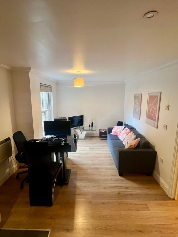 1 bed flat to rent in Earls Court Road, London SW5, £1,800 pcm Zoopla