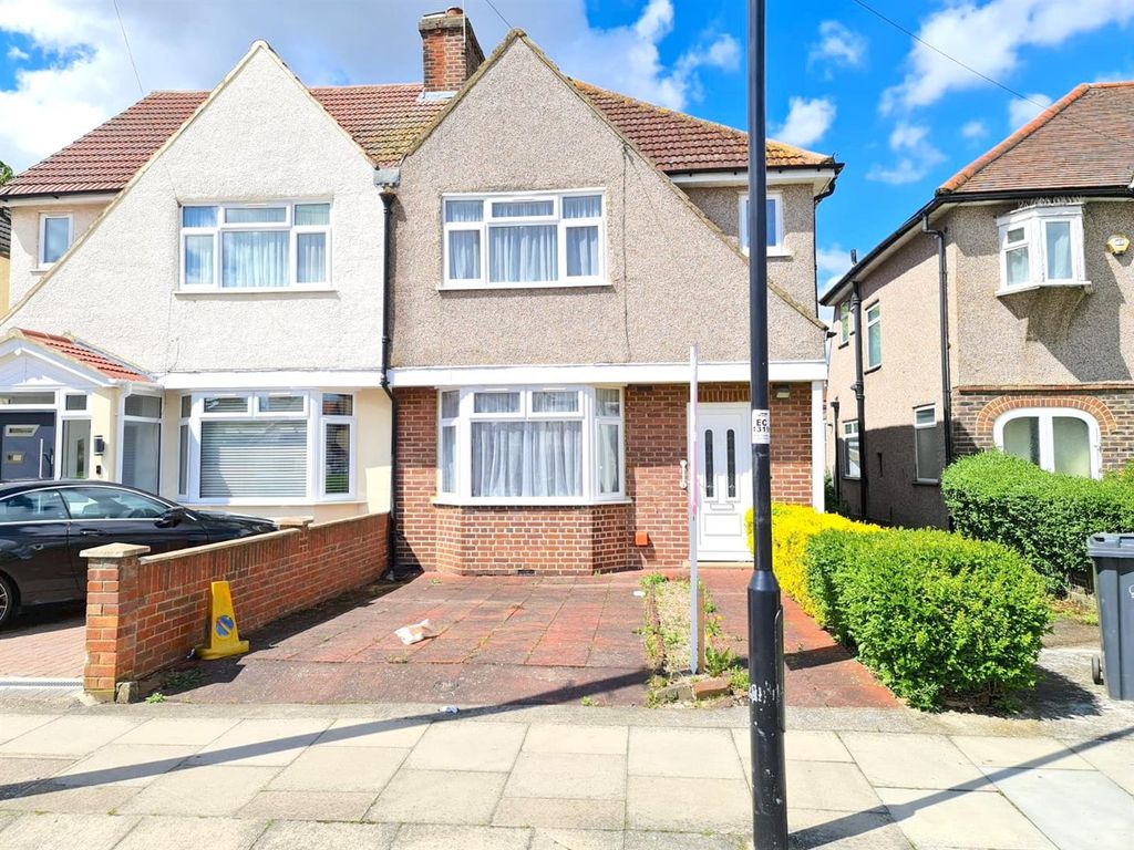 3 bed semidetached house to rent in Milford Road, Southall UB1, £2,200