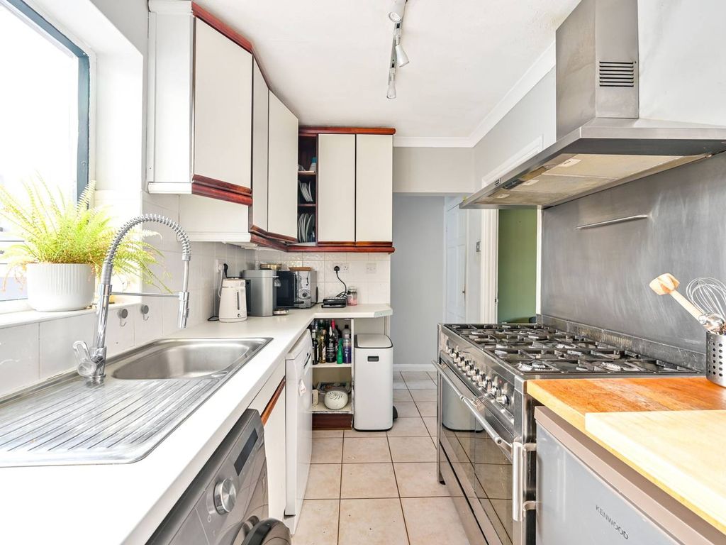 3 bed terraced house for sale in Old Farm Road, Guildford GU1, £475,000