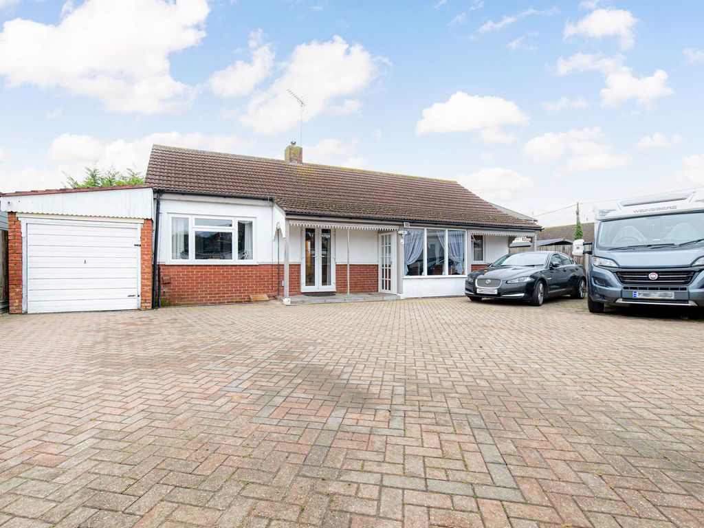 3 bed detached bungalow for sale in Saddleton Road, Whitstable CT5, £