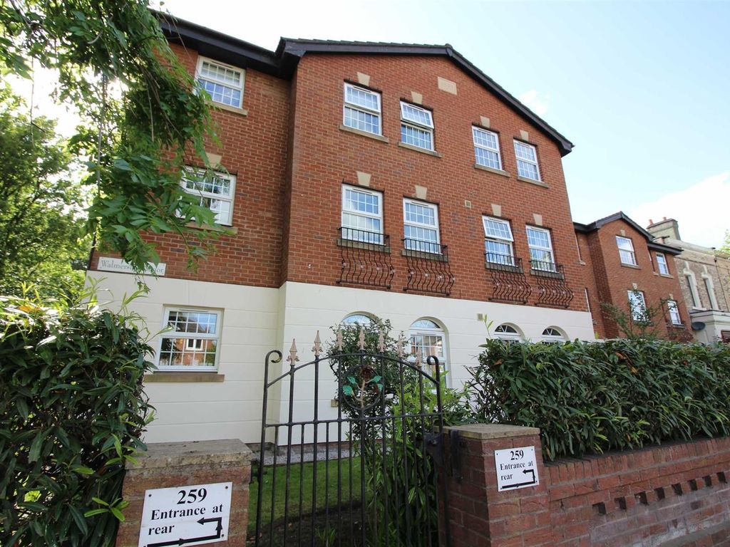 2 bed flat to rent in Walmersley Road, Bury BL9, £795 pcm Zoopla