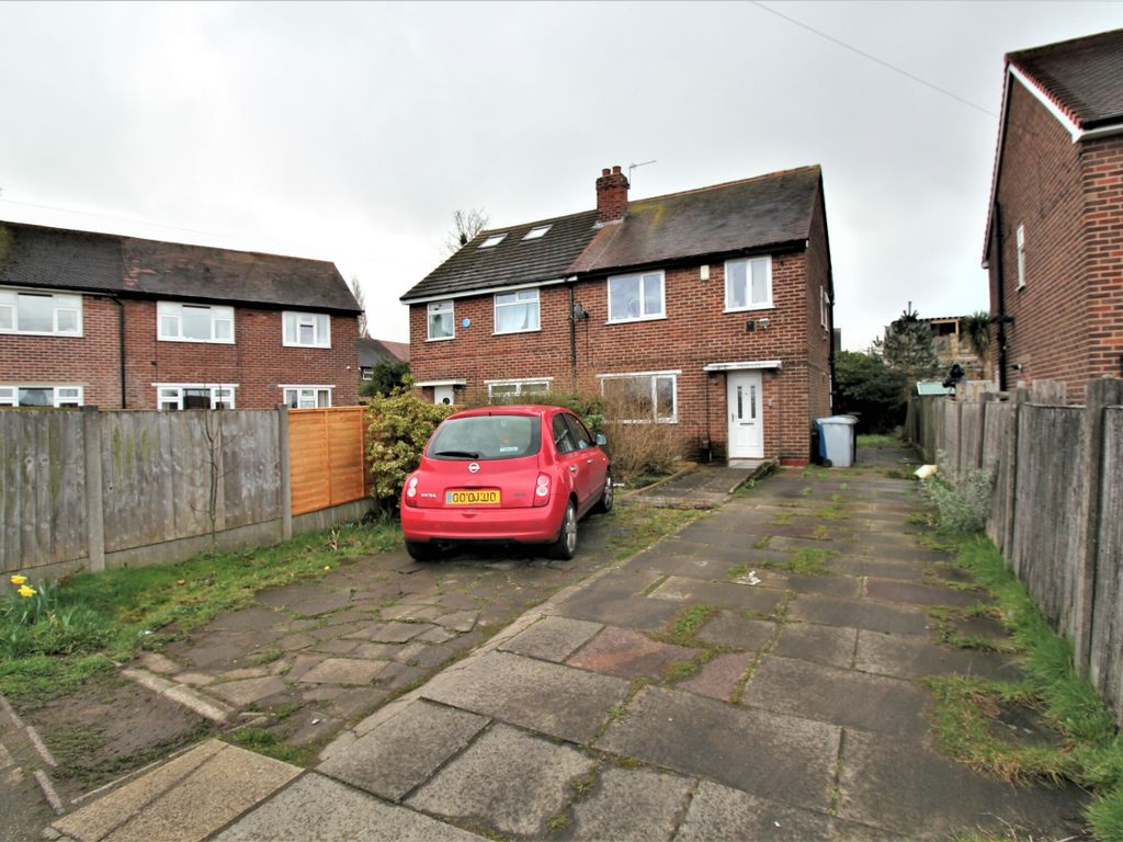 3 bed semidetached house for sale in Roedean Gardens, Urmston