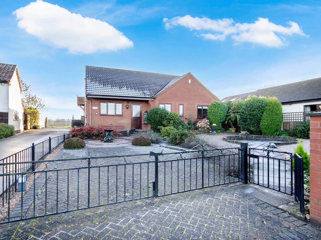 2 bed detached bungalow for sale in Retford Road, South Leverton