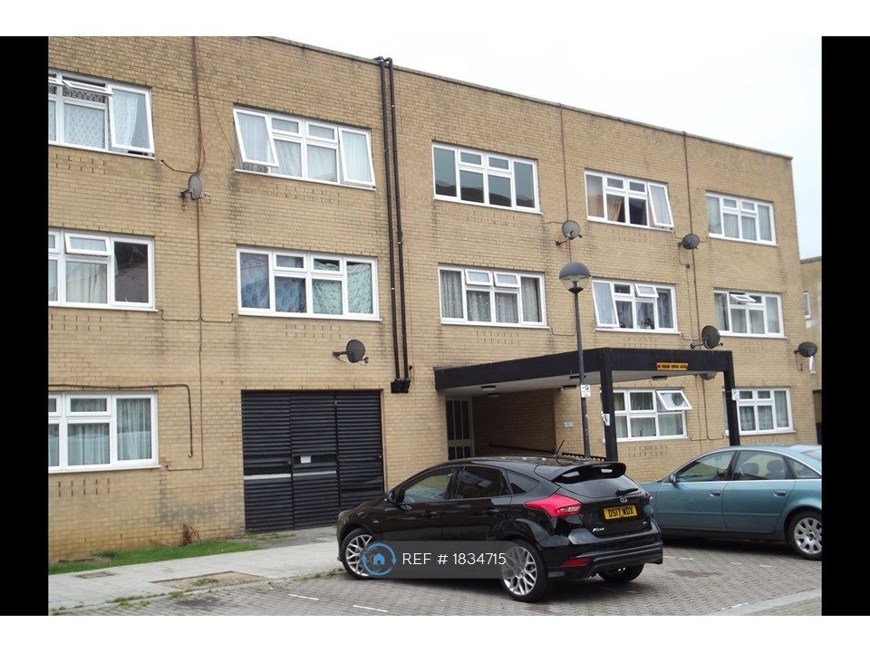 2 bed flat to rent in North Ninth Street, Milton Keynes MK9, £1,395 pcm