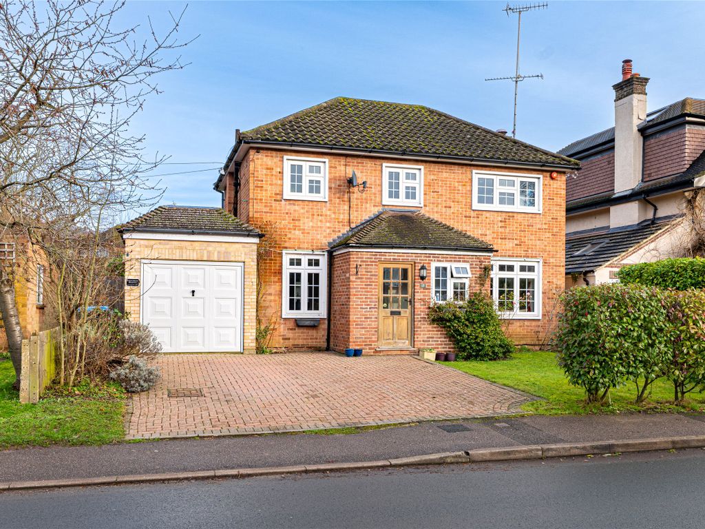 4 bed detached house for sale in Gordons Way, Oxted, Surrey RH8, £ ...