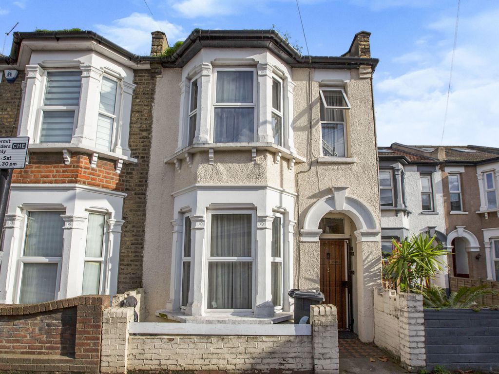 3 bed terraced house for sale in Courtenay Road, London E11 Zoopla